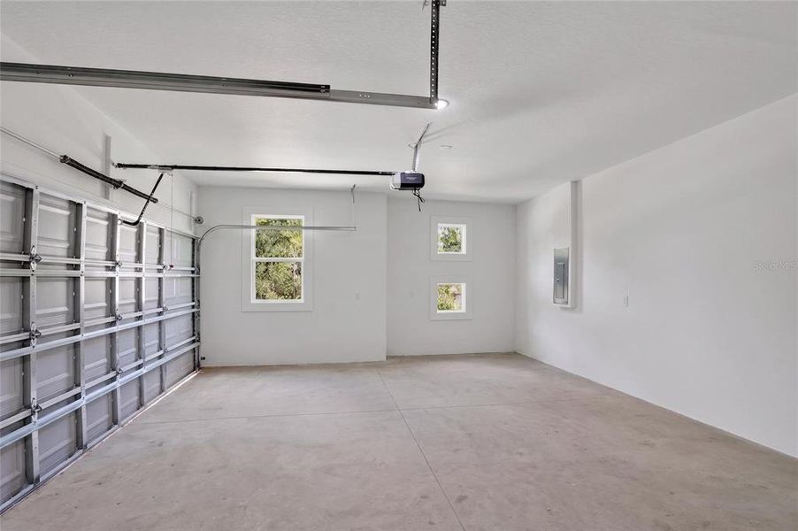Spacious, unfurnished interior of a new home in , Homosassa (Image 22).