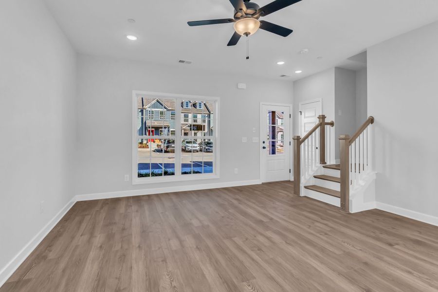 Spacious, unfurnished interior of a new home in Oxford Station, Gallatin (Image 14).