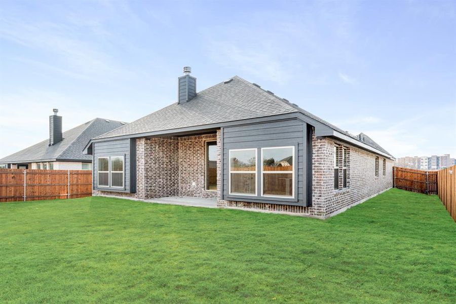 Exterior details and patio area of a home in The Retreat at North Grove 60, Waxahachie (Image 3).