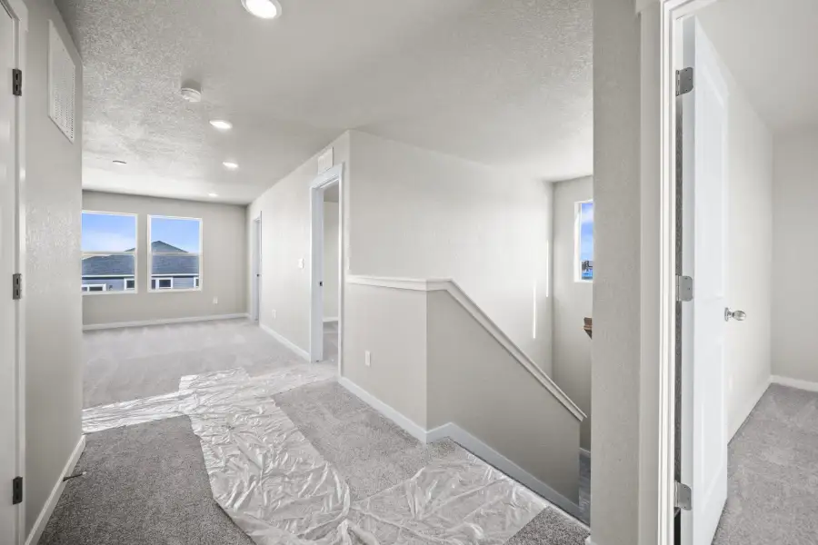 Spacious, unfurnished interior of a new home in The Glen, Colorado Springs (Image 20).