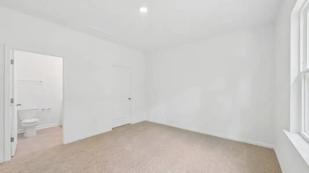 Spacious, unfurnished interior of a new home in The Villas at Laurel Oaks, Sanford (Image 17).