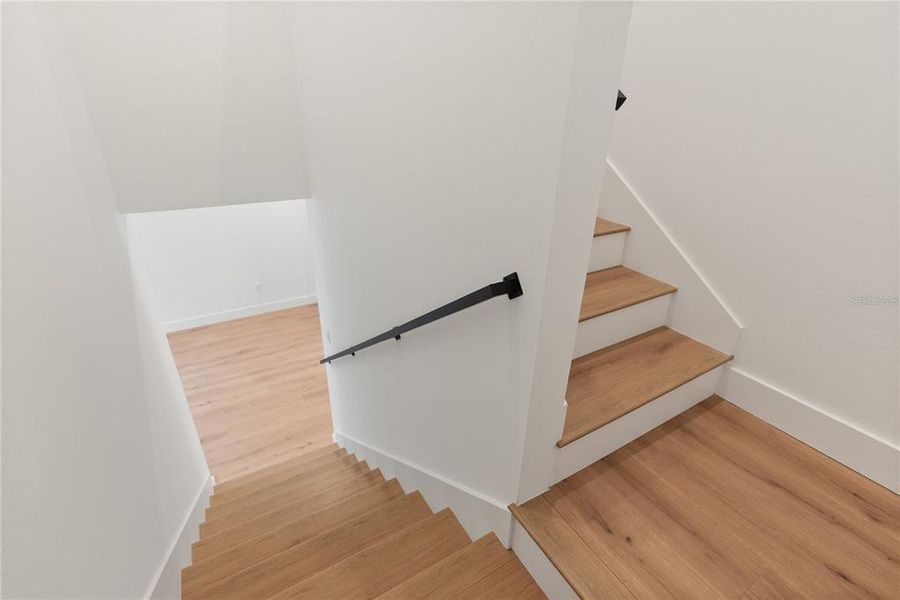 Spacious, unfurnished interior of a new home in , Tampa (Image 35).