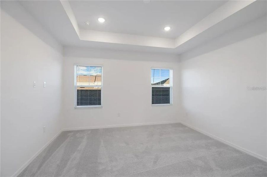 Spacious, unfurnished interior of a new home in , Winter Garden (Image 10).