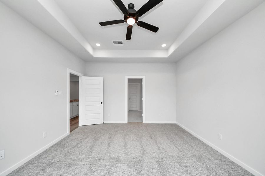 Spacious, unfurnished interior of a new home in River Ranch Meadows, Dayton (Image 21).