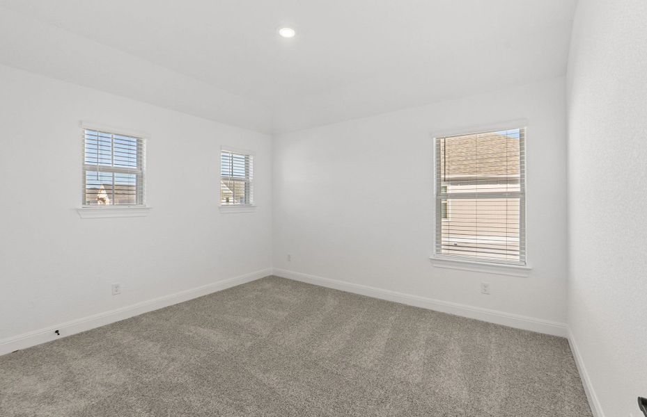 Spacious, unfurnished interior of a new home in Santa Rita Ranch, Liberty Hill (Image 38).