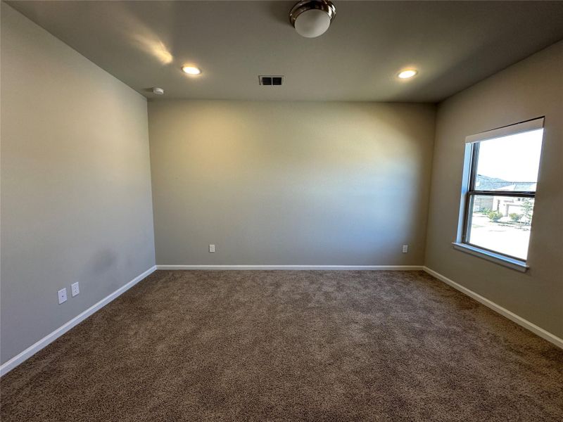 Spacious, unfurnished interior of a new home in Sienna, Missouri City (Image 23).