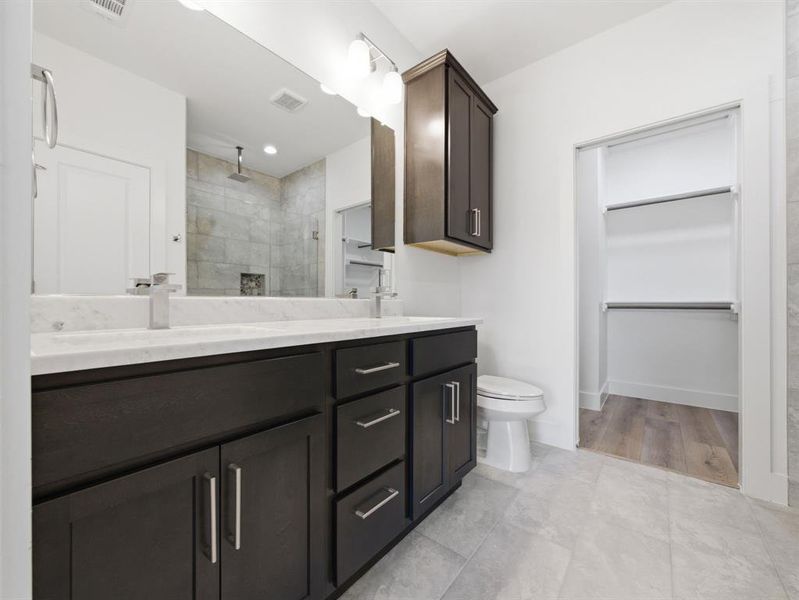 Furnished interior view inside a new home in , Grand Prairie (Image 6).