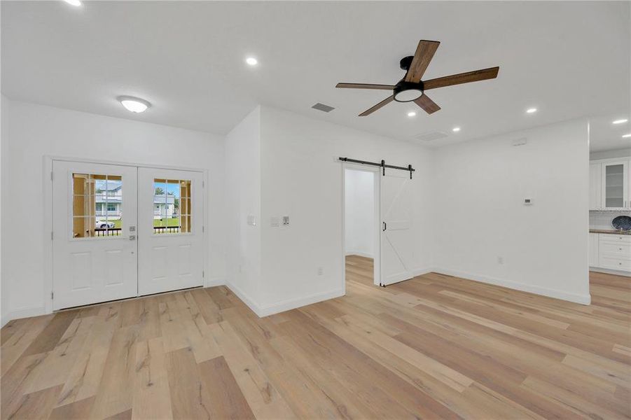 Spacious, unfurnished interior of a new home in , Dade City (Image 52).