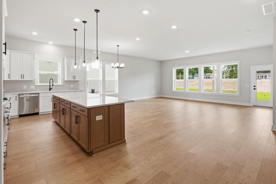 Spacious, unfurnished interior of a new home in The Oaks, Goose Creek (Image 13).