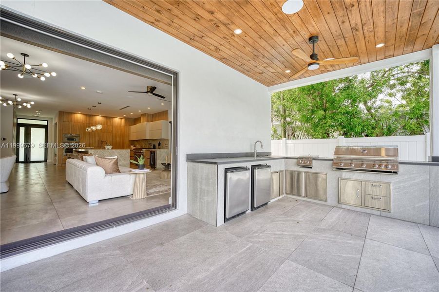 Exterior details and patio area of a home in , Fort Lauderdale (Image 29).