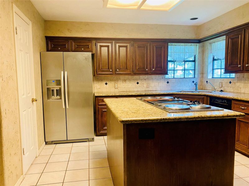 14212 - Kitchen from Breakfast bar