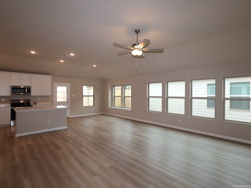 Spacious, unfurnished interior of a new home in Greenspoint Heights, Seguin (Image 20).