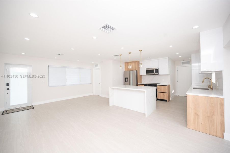 Spacious, unfurnished interior of a new home in , Miramar (Image 16).