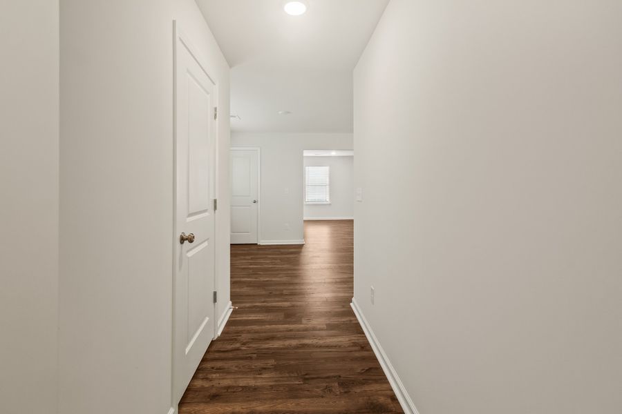 Representative unfurnished interior of a home built from the Palm by Veranda Homes in Hitchcock Preserve, Aiken (Image 9).