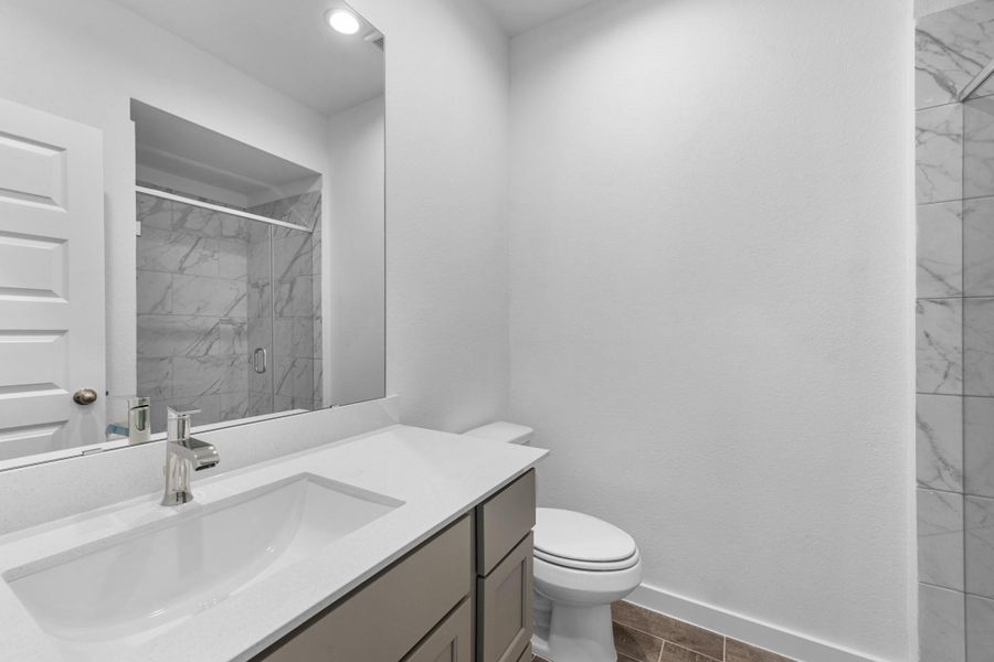 Furnished interior view inside a new home in Huntington Place, Rosharon (Image 8).