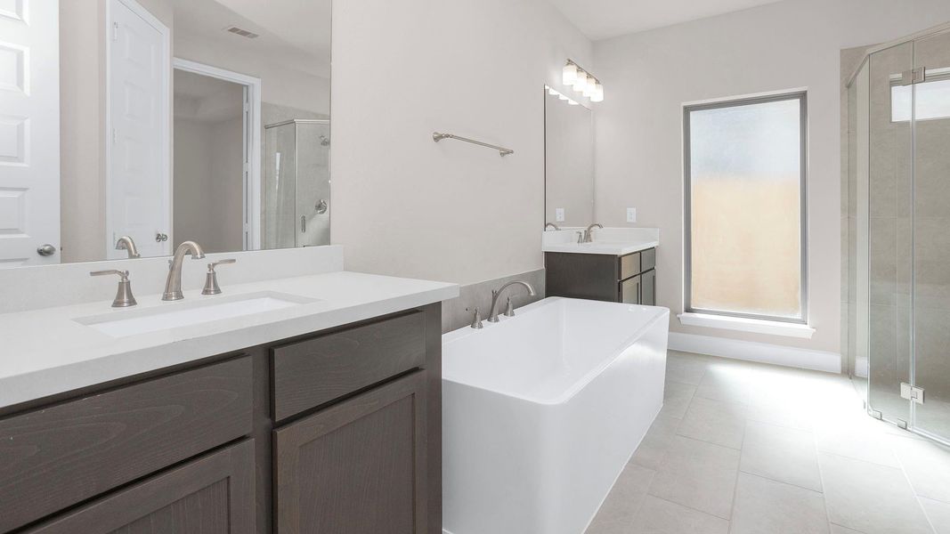 Furnished interior view inside a new home in Evergreen, Conroe (Image 6).