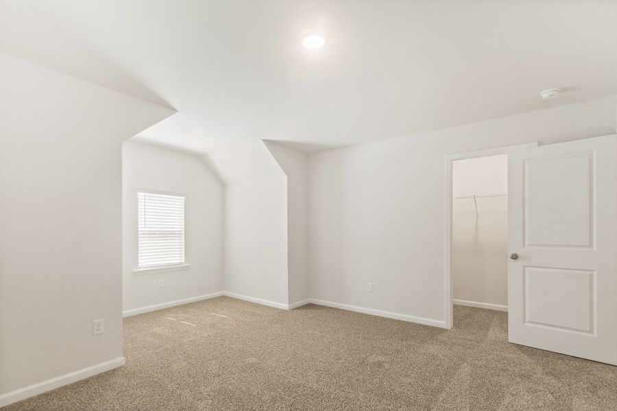 Spacious, unfurnished interior of a new home in The Grove, Florence (Image 42).