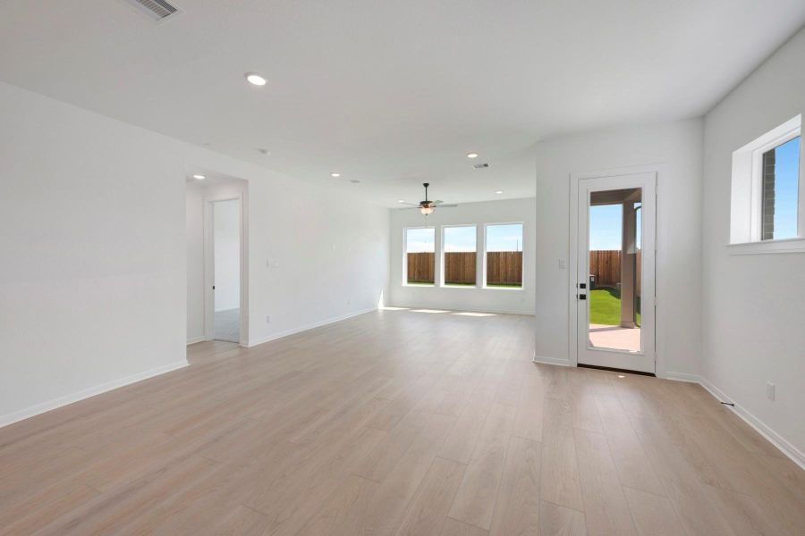 Spacious, unfurnished interior of a new home in Jordan Ranch - Terrace Collection, Fulshear (Image 17).