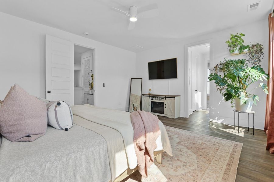 Furnished interior view inside a new home in , Ravenel (Image 28).
