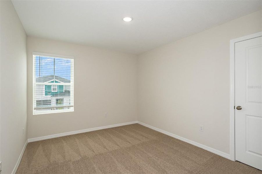 Spacious, unfurnished interior of a new home in Pasadena Ridge, Dade City (Image 16).