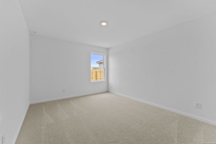 Spacious, unfurnished interior of a new home in Spring Grove, San Antonio (Image 15).
