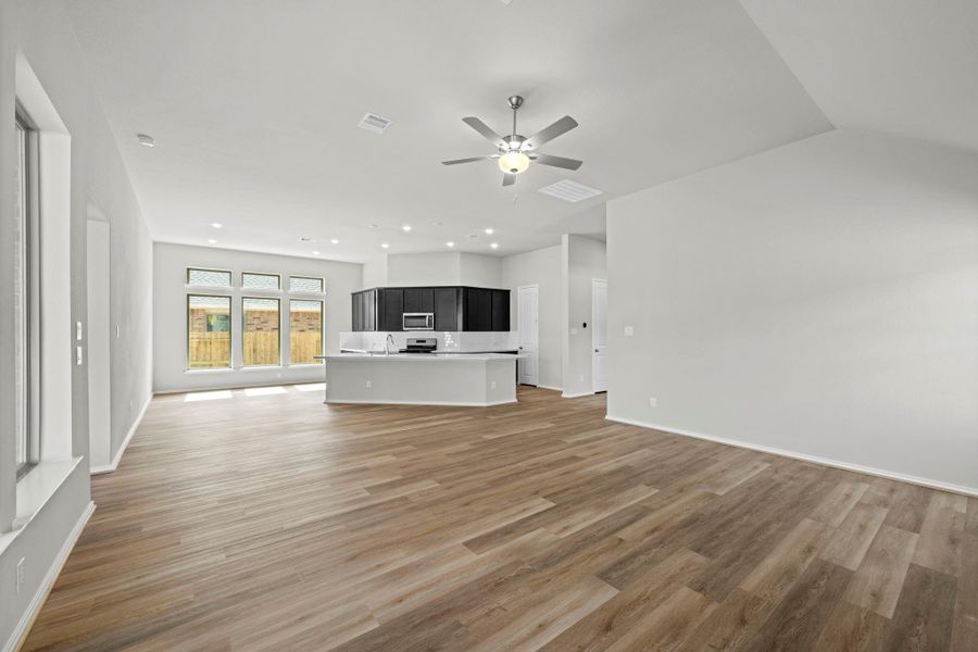 Spacious, unfurnished interior of a new home in The Trails, New Caney (Image 25).