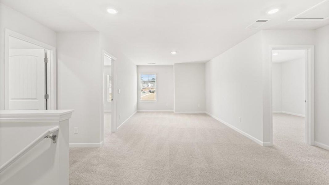 Spacious, unfurnished interior of a new home in Thompson Ridge, Dallas (Image 15).