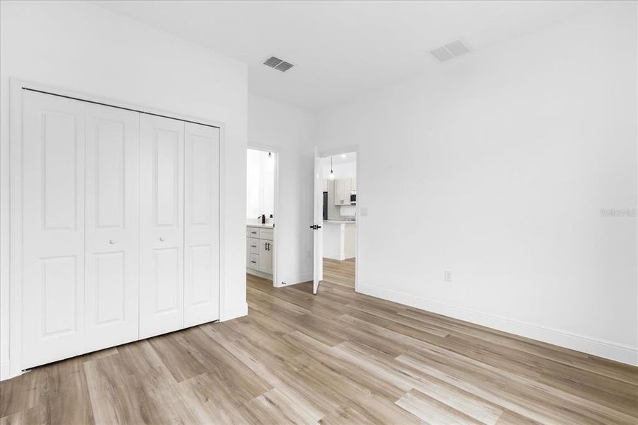 Spacious, unfurnished interior of a new home in , Ocala (Image 18).