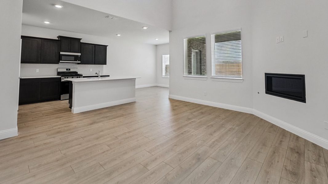 Spacious, unfurnished interior of a new home in Silverado, Aubrey (Image 7).