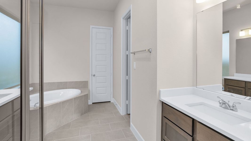 Furnished interior view inside a new home in Everly 45', Tomball (Image 9).