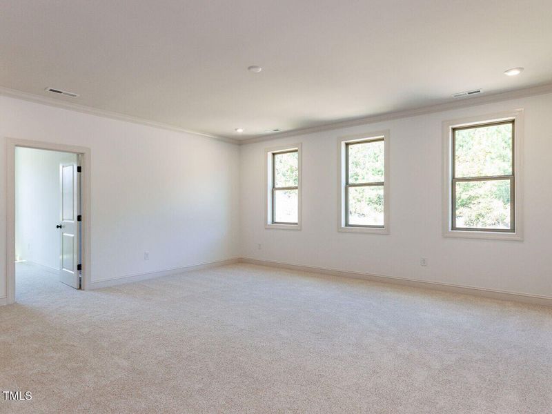 024-1280x960-upstairs-living-space