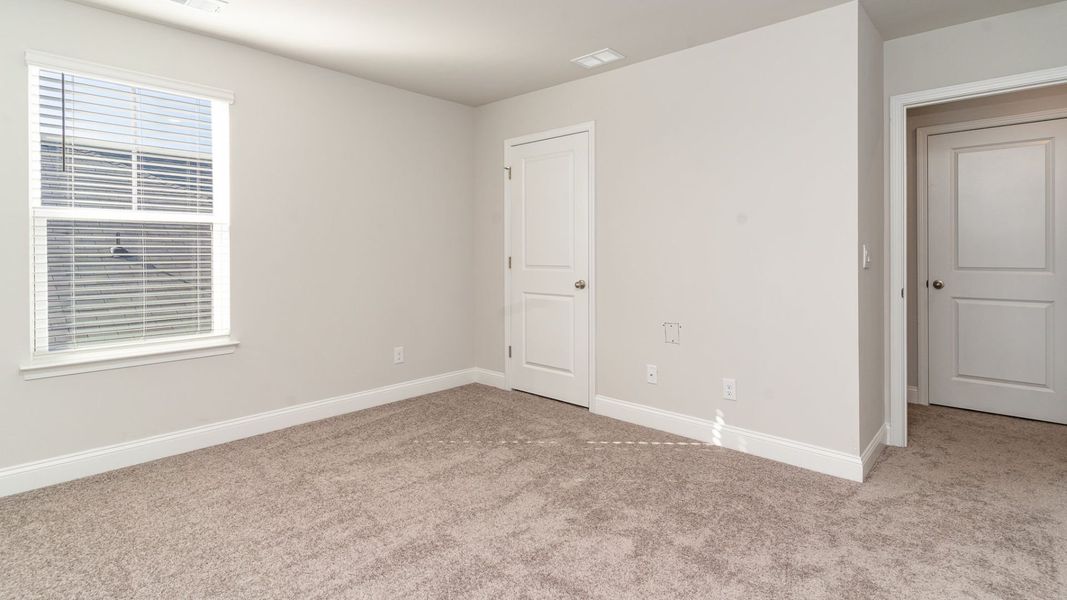 Spacious, unfurnished interior of a new home in Rolling Hills, Bolivia (Image 16).