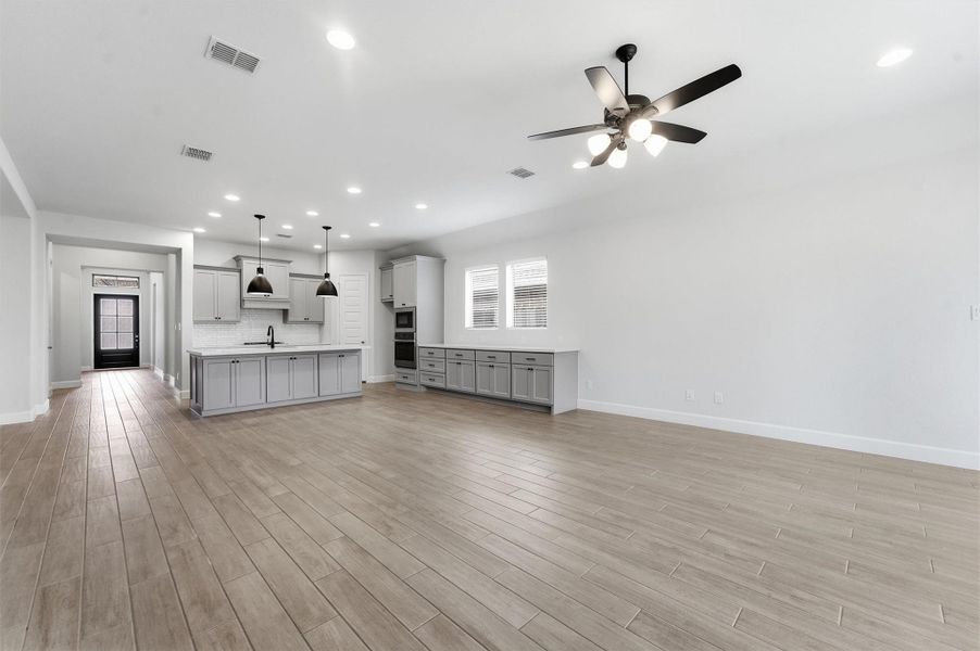 Spacious, unfurnished interior of a new home in Riceland, Mont Belvieu (Image 16). Spacious, unfurnished interior of a new home in Riceland, Mont Belvieu (Image 16).