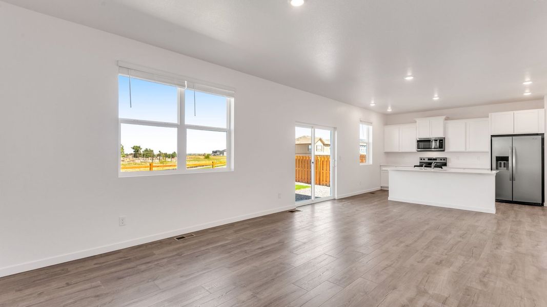 Spacious, unfurnished interior of a new home in Settlers Crossing, Commerce City (Image 11).