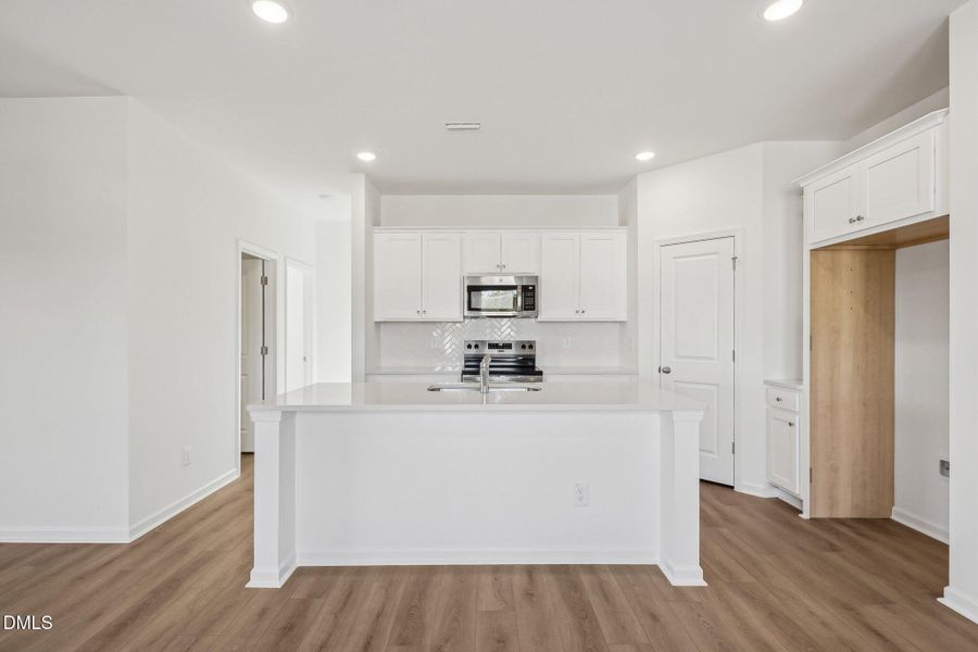 12-web-or-mls-Galloway Dr-012