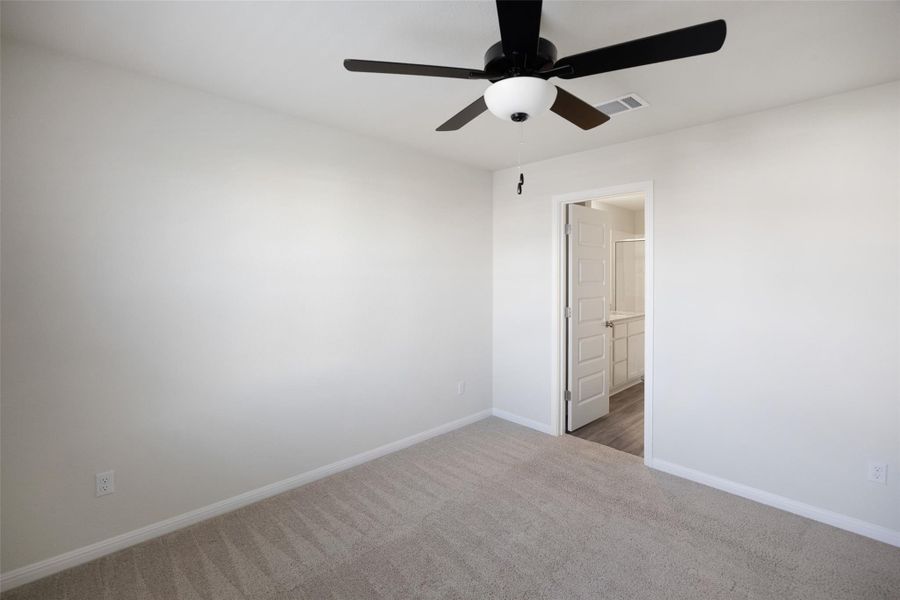 Spacious, unfurnished interior of a new home in Avery Centre, Round Rock (Image 31).