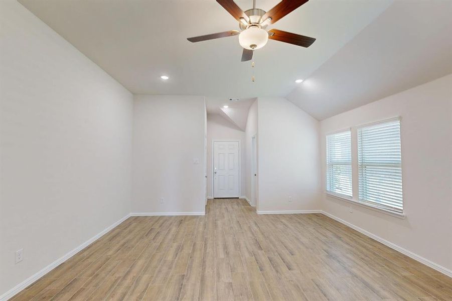 Spacious, unfurnished interior of a new home in Meadow Park, Denton (Image 20).