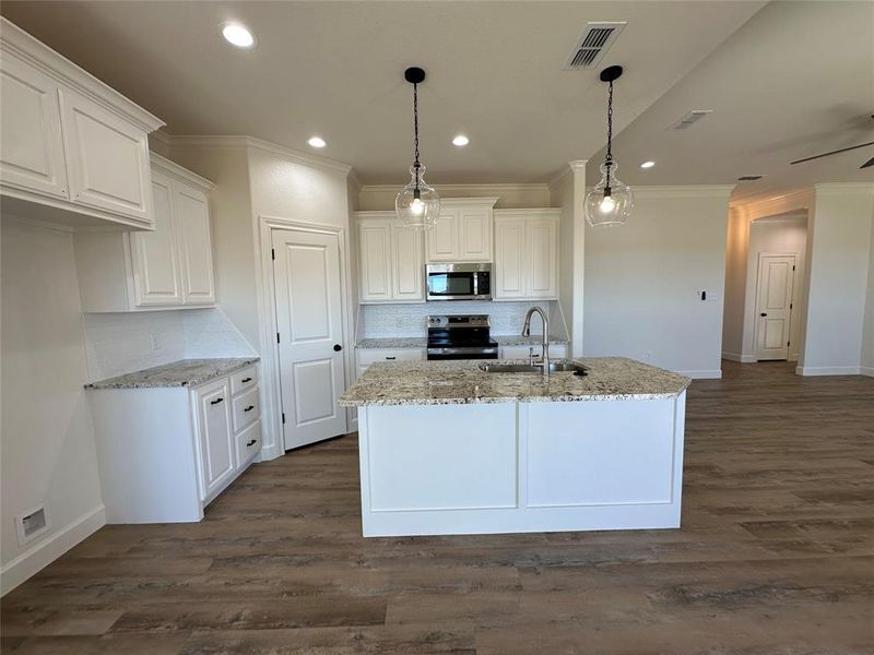 Furnished interior view inside a new home in , Abilene (Image 4).