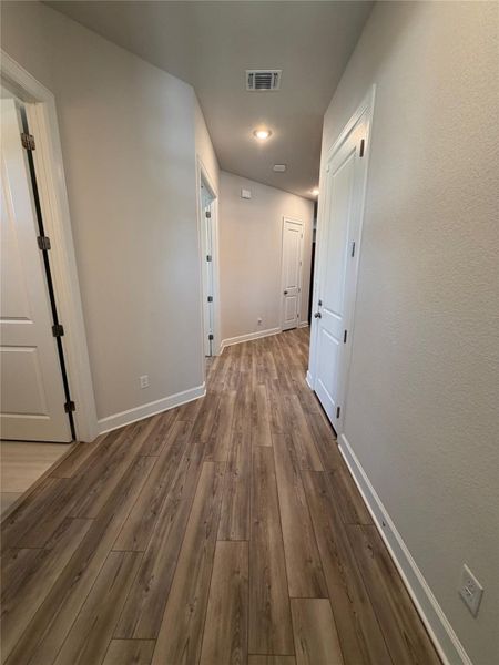 Spacious, unfurnished interior of a new home in , Dripping Springs (Image 9).