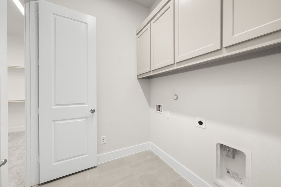Spacious, unfurnished interior of a new home in Byrum Ranch, Venus (Image 22).