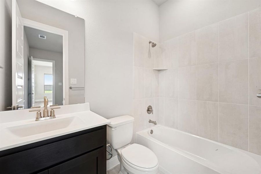 Furnished interior view inside a new home in Myrtle Creek, Waxahachie (Image 19).