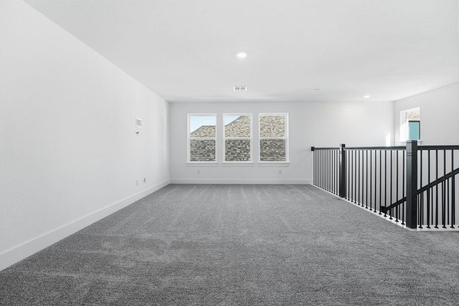 Spacious, unfurnished interior of a new home in Santa Rita Ranch, Liberty Hill (Image 20).