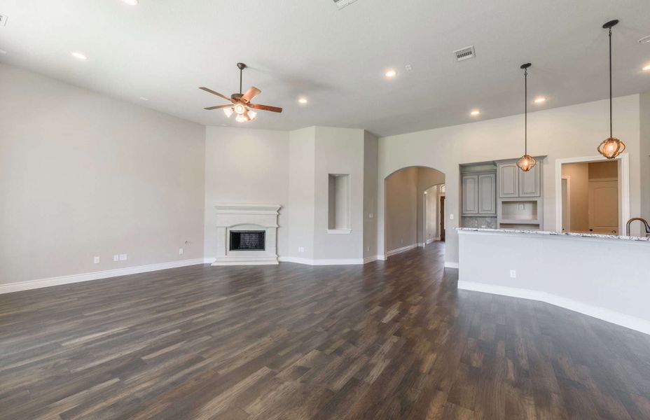 Representative unfurnished interior of a home built from the 3326 by Ravenna Homes in Cross Creek West, Fulshear (Image 38).