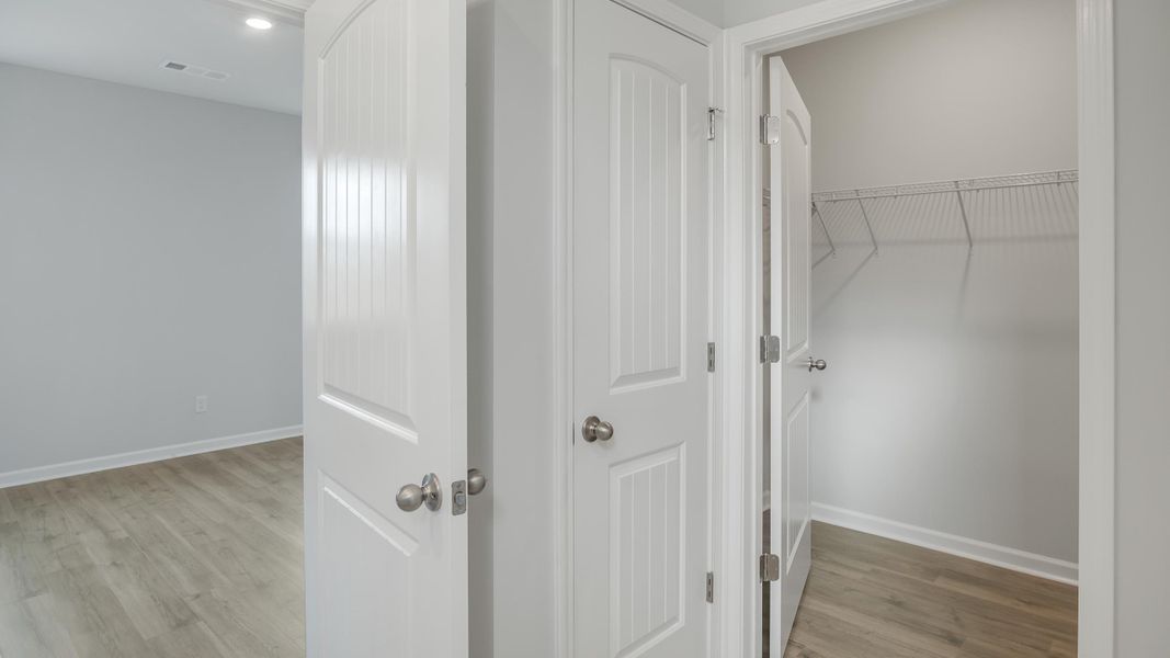 Spacious, unfurnished interior of a new home in River Landing, Murfreesboro (Image 16).