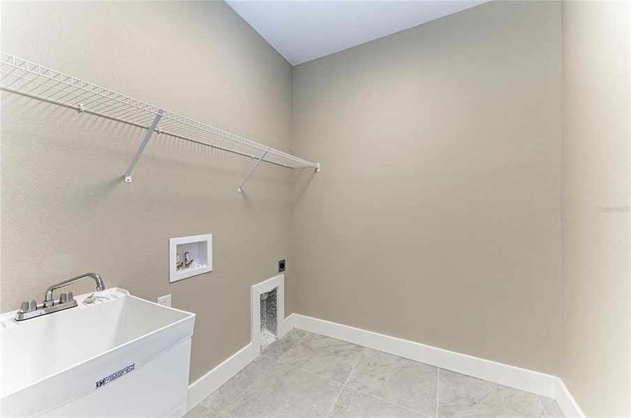 Spacious, unfurnished interior of a new home in , North Port (Image 31).