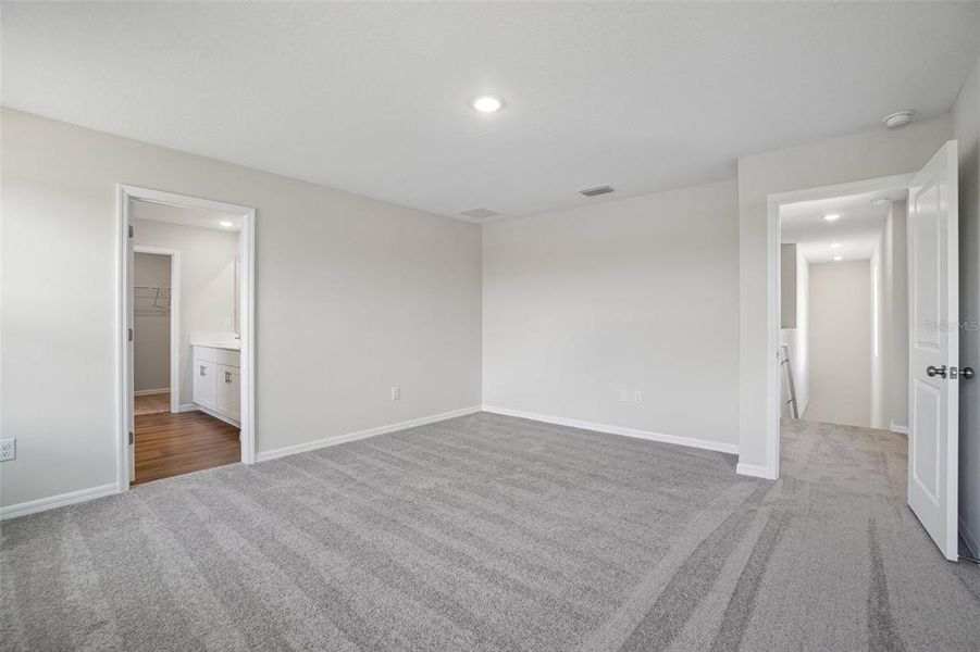 Spacious, unfurnished interior of a new home in Two Rivers, Zephyrhills (Image 15).