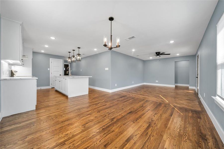 Spacious, unfurnished interior of a new home in , Kemp (Image 13).