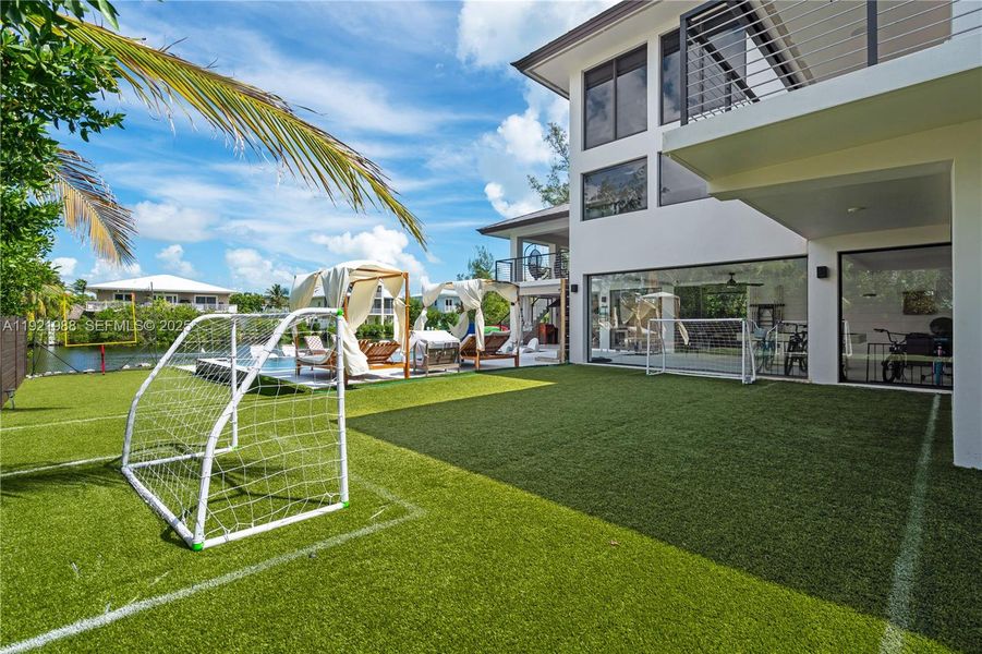 Exterior details and patio area of a home in , Key Largo (Image 24). Exterior details and patio area of a home in , Key Largo (Image 24).