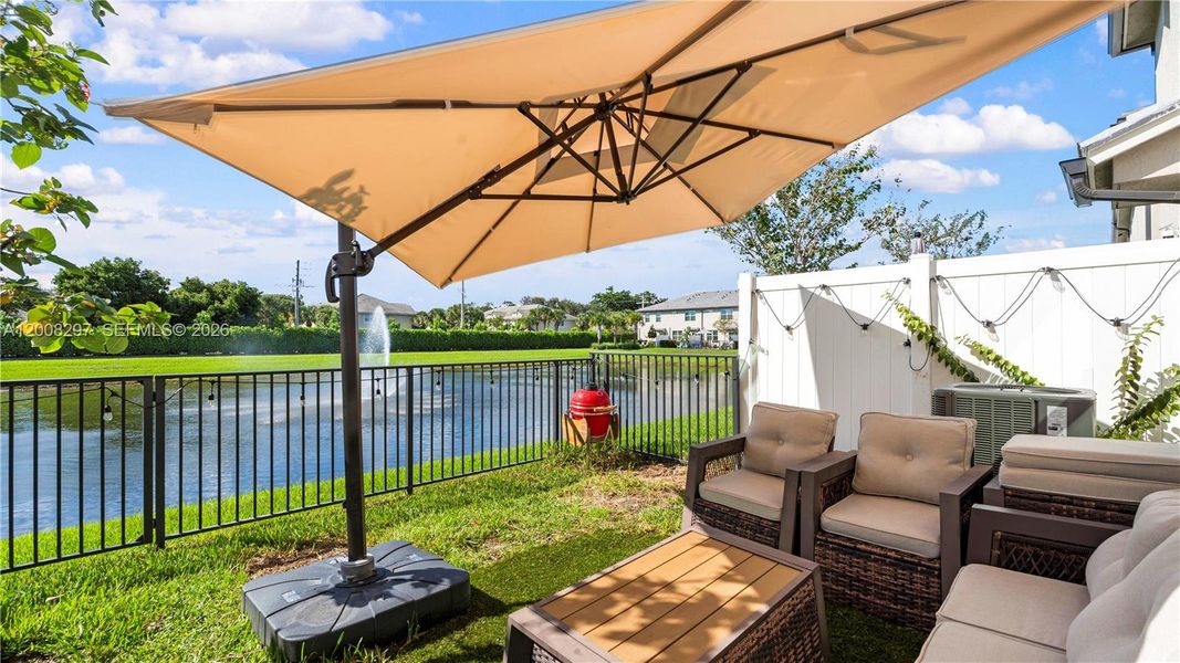 Exterior details and patio area of a home in , Lauderdale Lakes (Image 4).