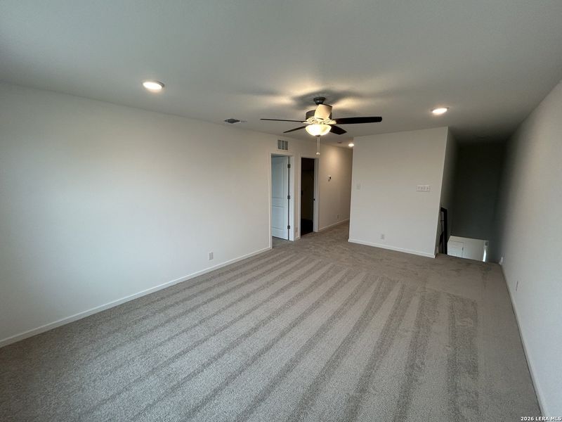 Spacious, unfurnished interior of a new home in Meadows at Hennersby Hollow 40's, San Antonio (Image 24). Spacious, unfurnished interior of a new home in Meadows at Hennersby Hollow 40's, San Antonio (Image 24).